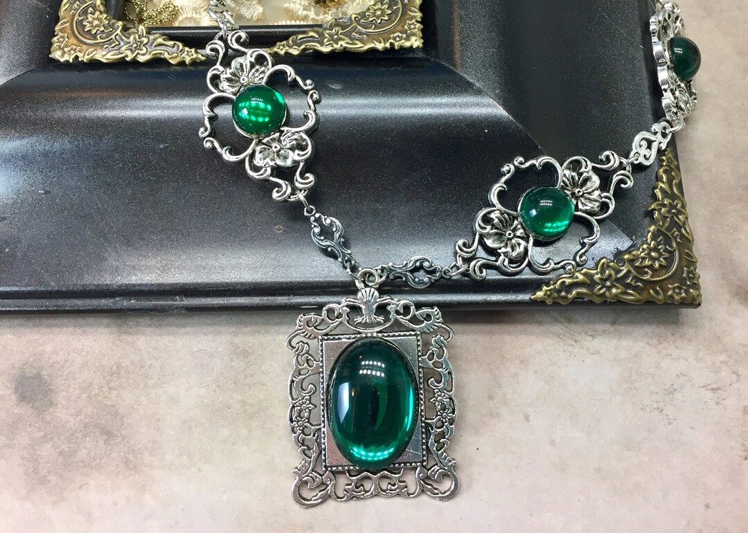 Emerald Necklace Cameo Filigree Antique Silver Brides - Etsy