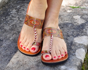 Engraved Leather Toe Ring Sandals: Handcrafted Indian Style Shoes