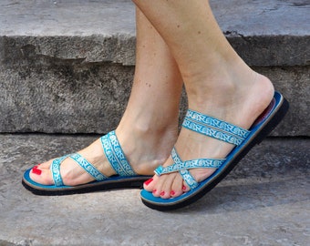 Turquoise lederen sandalen, multi-band sandalen, Indiase stijl, handgemaakte zomerschoenen, slippers, gegraveerde mandala, damessandalen