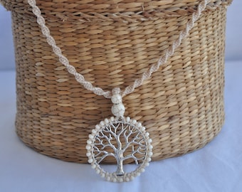 手作りのマクラメ生命の樹ネックレス（宝石付き） - ユニークな職人の