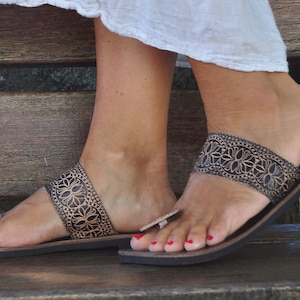 Black Leather Sandals,Slip On Sandals,Indian style,Handcrafted Summer shoes,Women Sandals,Bohemian style sandals,Khadau chapa