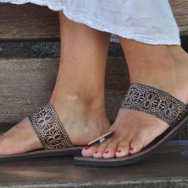Black Leather Sandals,Slip On Sandals,Indian style,Handcrafted Summer shoes,Women Sandals,Bohemian style sandals,Khadau chapa