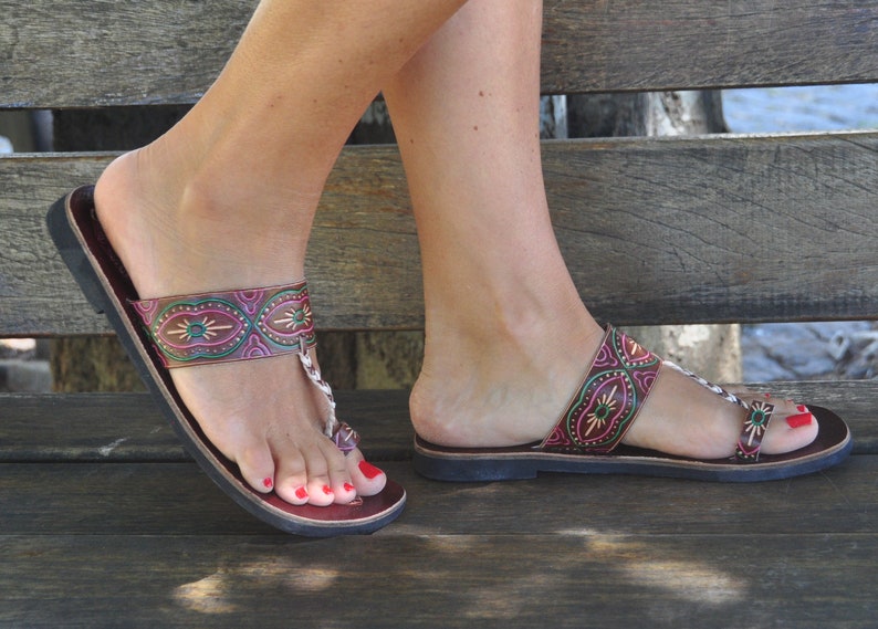 Engraved leather Brown Leather Sandals,Toe ring Sandals,Indian style,Handcrafted Summer shoes womens sandals,Bohemian style,Flip-Flops