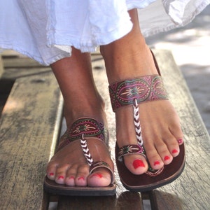 Brown Leather Sandals,Toe ring Sandals,Indian style,Handcrafted Summer shoes,Flip-flops, Engraved leather shoes, Women sandals, hippie style