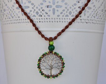 手作りのマクラメ生命の樹ネックレス（宝石付き） - ユニークな職人の