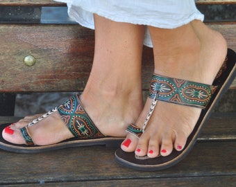 strappy toe ring sandals