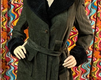 Vintage 90’s/ Forest Green/ Black Wool blend collar cuffs/CATALYST NY/Jacket with belt