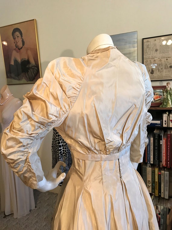 Vtg 1950's Gold Silk Taffeta CARLYE Wedding Dress… - image 4