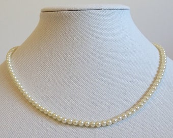 Collar de perlas sintéticas de marfil con broche de tono dorado - Precioso collar de perlas falsas vintage - Para todos los días o para esa ocasión especial