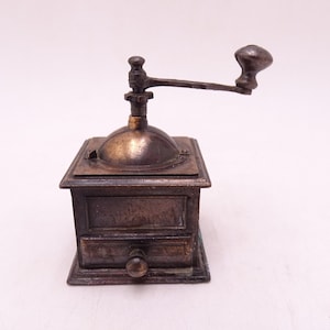Vintage Play Me Diecast Coffee Mill Grinder Pencil Sharpener #960