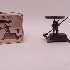 Vintage Diecast Old Fashioned Kitchen Scale Pencil Sharpener in Original Box No. 6010