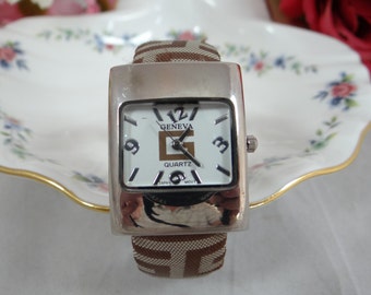 Montre Femme Vintage Geneva - Boîtier Argenté Rectangle - Nouvelle Pile - Occasion