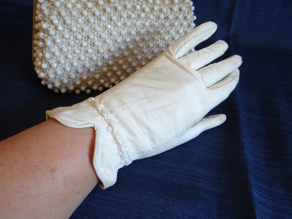 Vintage French Kid Leather Off White Gloves with … - image 1