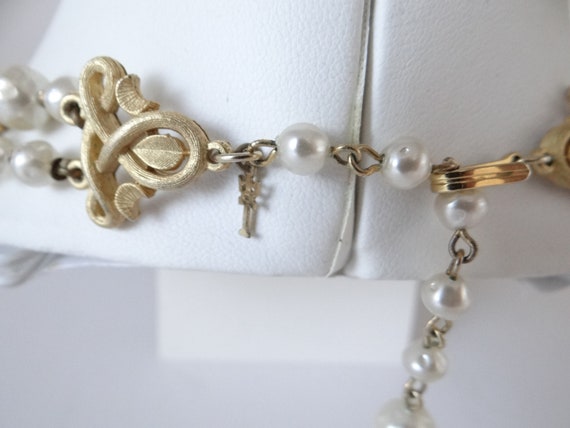 Classic Vintage Crown Trifari Double Strand White… - image 3