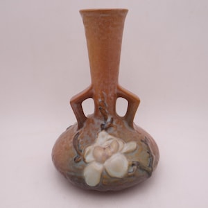 Vintage 1940s Roseville Brown Magnolia Bud Vase 179-7 - Charming