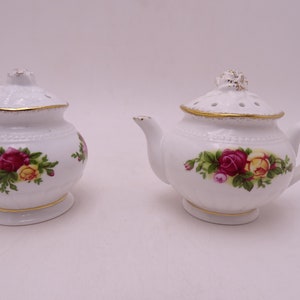 Gorgeous Vintage Royal Albert Old Country Roses Teapot and Sugar Bowl Figural Salt and Pepper Shaker Set