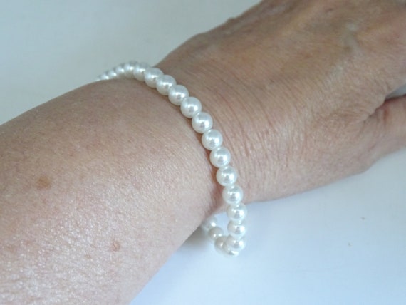 Vintage White Faux Pearl Bracelet with Silver Ton… - image 2