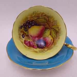 Set di tazze da tè e piattino vintage Aynsley English Bone China Blue Orchard Fruit firmato &quot;D. Jones&quot; Deliziosa tazza da tè