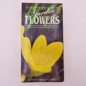 An Illustrated Guide to Garden Flowers Softcover Book by Papworth, Legge and Prockter