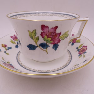 Near Mint Vintage Wedgwood English Bone China Williamsburg &quot;Chinese Flowers&quot; Teacup and Saucer Set - 12 available