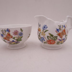 Vintage Aynsley English Bone China &quot;Cottage Garden&quot; Butterfly Mini Sugar and Creamer Set - Così carino