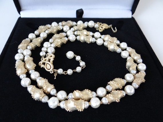 Classic Vintage Crown Trifari Double Strand White… - image 9