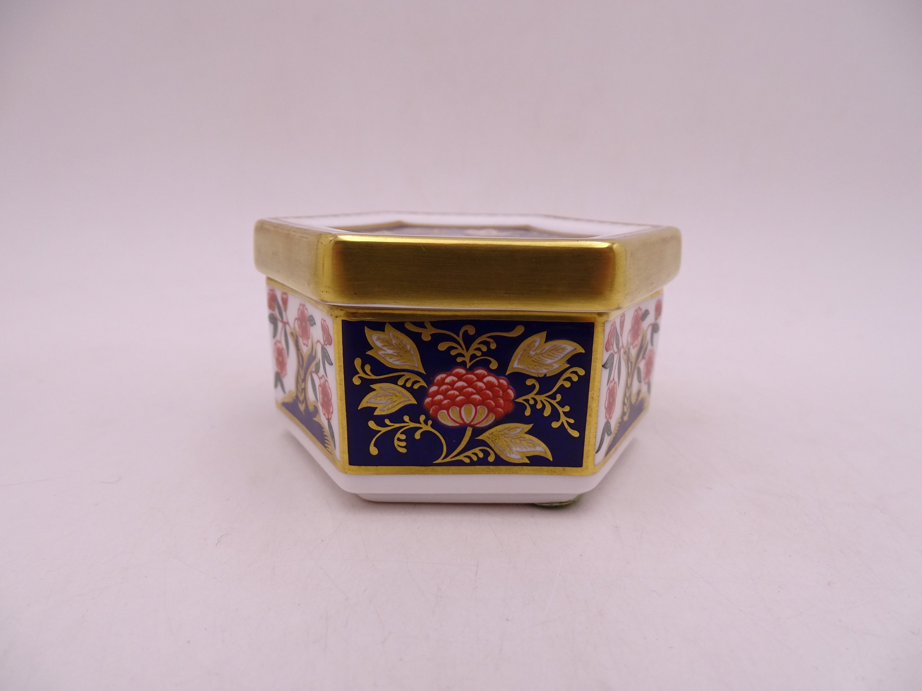 ヴィンテージ ロイヤル クラウン ダービー 英国製 ボーンチャイナ