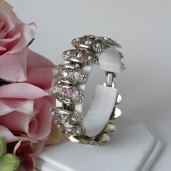 Vintage Judy Lee Aurora Borealis Rhinestone and Faux Pearl Accent Bracelet with Textured Oval Links on a Gold Tone Setting