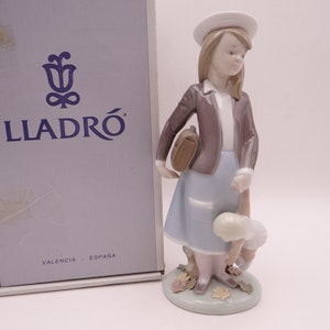 Vintage Lladro Figurine &quot;Autumn&quot; #5218 Girl Going Back to School in Original Box