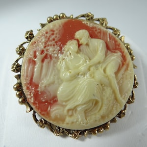 Vintage Courting Couple Victorian Style Cameo on an Antiqued Gold Tone Setting
