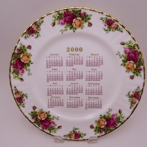 Vintage Royal Albert Made in England English Bone China Old Country Roses Year 2000 Calendar Dinner Plate signed Michael Doulton