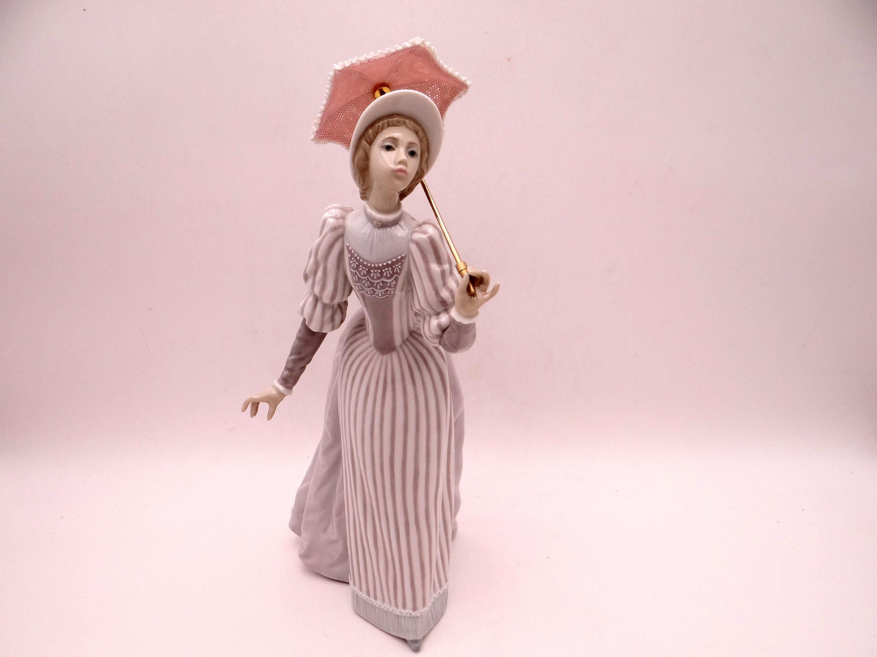LLADRO 風船の売り子 LLADRO 風船の売り子 Lladro Girl With Broom Porcelain