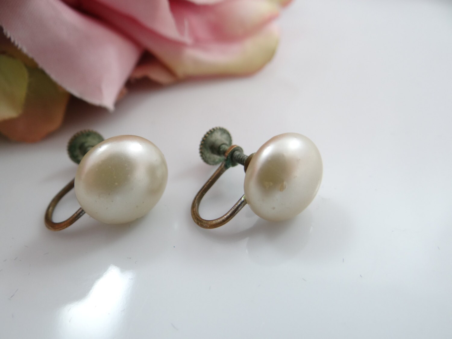 Vintage Cream Faux Pearl Screw Back 