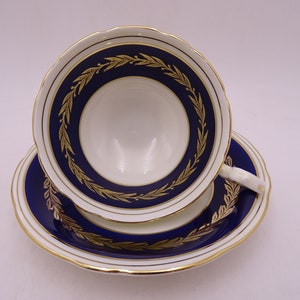 1940 Vintage Aynsley English Bone China Teacup Inglese Cobalt Blue and Gold Chevron Teacup and Saucer Set Deliziosa tazza da tè