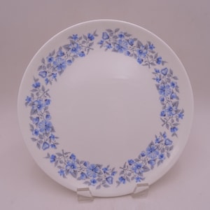 Vintage Wedgwood Englisch Bone China Blau und Weiß Luncheon Teller &quot;Petra&quot; Muster