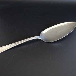 1900s - 1940s Warwick New York Silverplate Solid Pie Cake Server - Possibly from Warwick Hotel New York