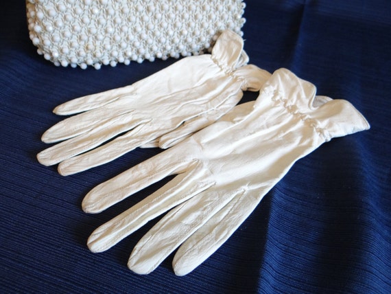 Vintage French Kid Leather Off White Gloves with … - image 3