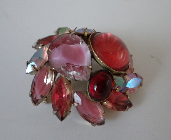 Stunning Shades of Pink and Red Rhinestone Dome B… - image 5