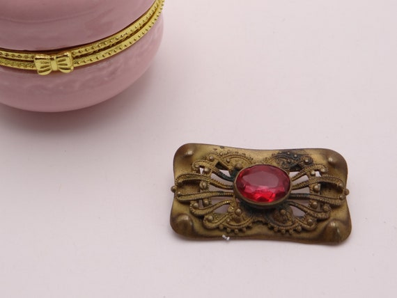 Antique Brooch with Ruby Red Rhinestone on Gold T… - image 10