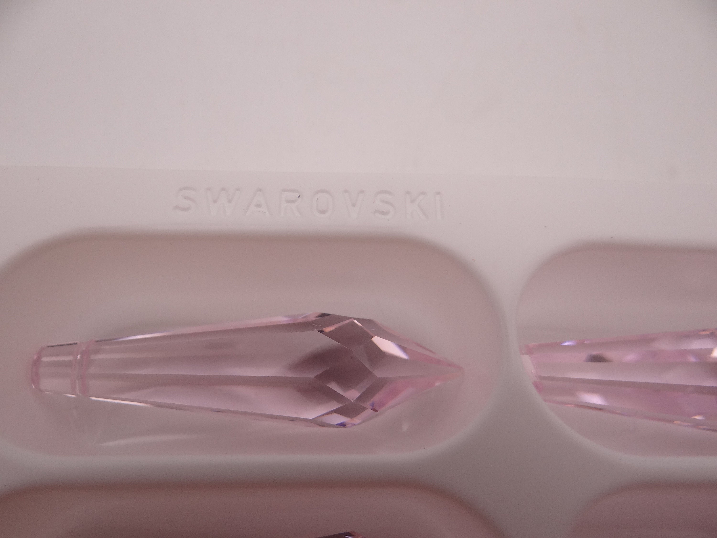 スワロフスキー　no11 New Swarovski 8611 - 40 Mm X 11mm Rosaline Pink Crystal