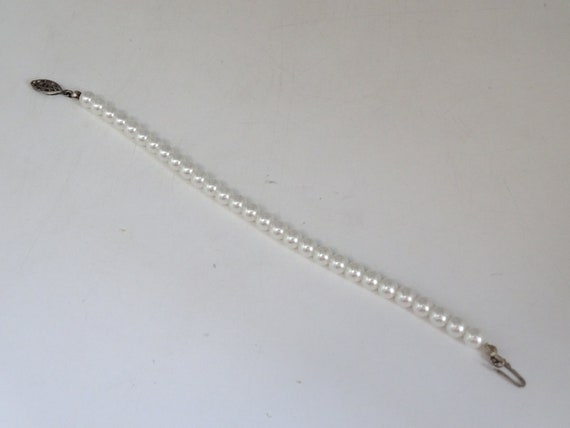 Vintage White Faux Pearl Bracelet with Silver Ton… - image 3