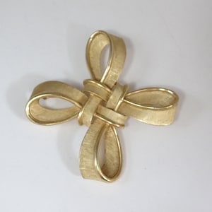 Crown Trifari Celtic Knot Bow Brooch Pin - An Elegant and Classic Vintage Brooch