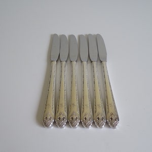 Set of 6 1937 Holmes & Edwards &quot;Lovely Lady&quot;  Silverplate Grille Dinner Knives - 8.5&quot;  with A Monogram - International Silver - 2 Sets Avail