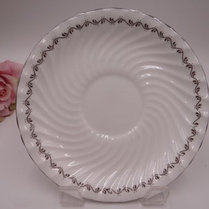 Aynsley Inglese Bone China Large Saucer &quot;Princelea&quot; 8197 Pattern Platinum Trim - 5 Disponibile
