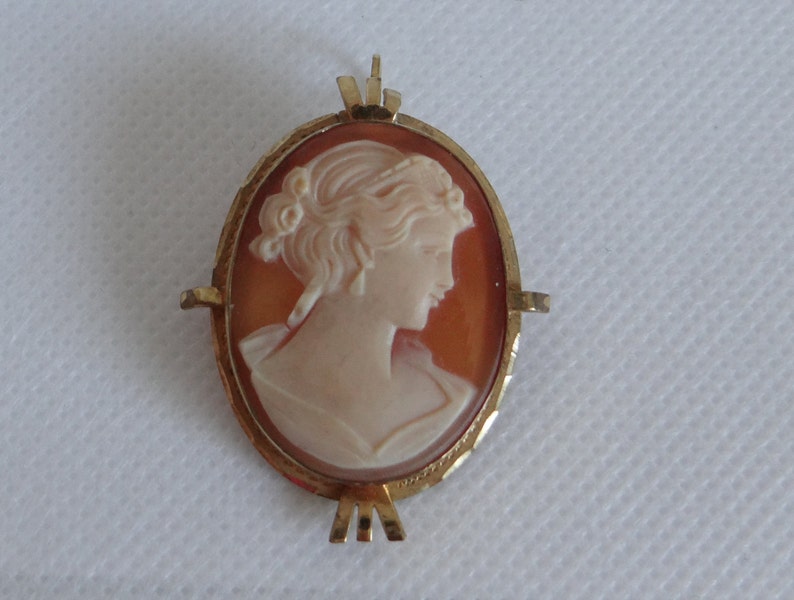 Antique 12 Kt Gold Hand Carved Victorian Cameo Brooch with Pendant Hardware