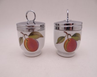 Vintage Paar StandardGröße Royal Worcester Egg Coddler "Evesham" Pflaumen und Beeren