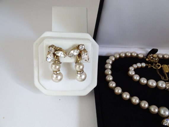 Signed Miriam Haskell Rhinestone and Faux Baroque… - image 4