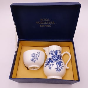 Vintage Royal Worcester English Bone China Blue Sprays Creamer y Sugar Set en caja original