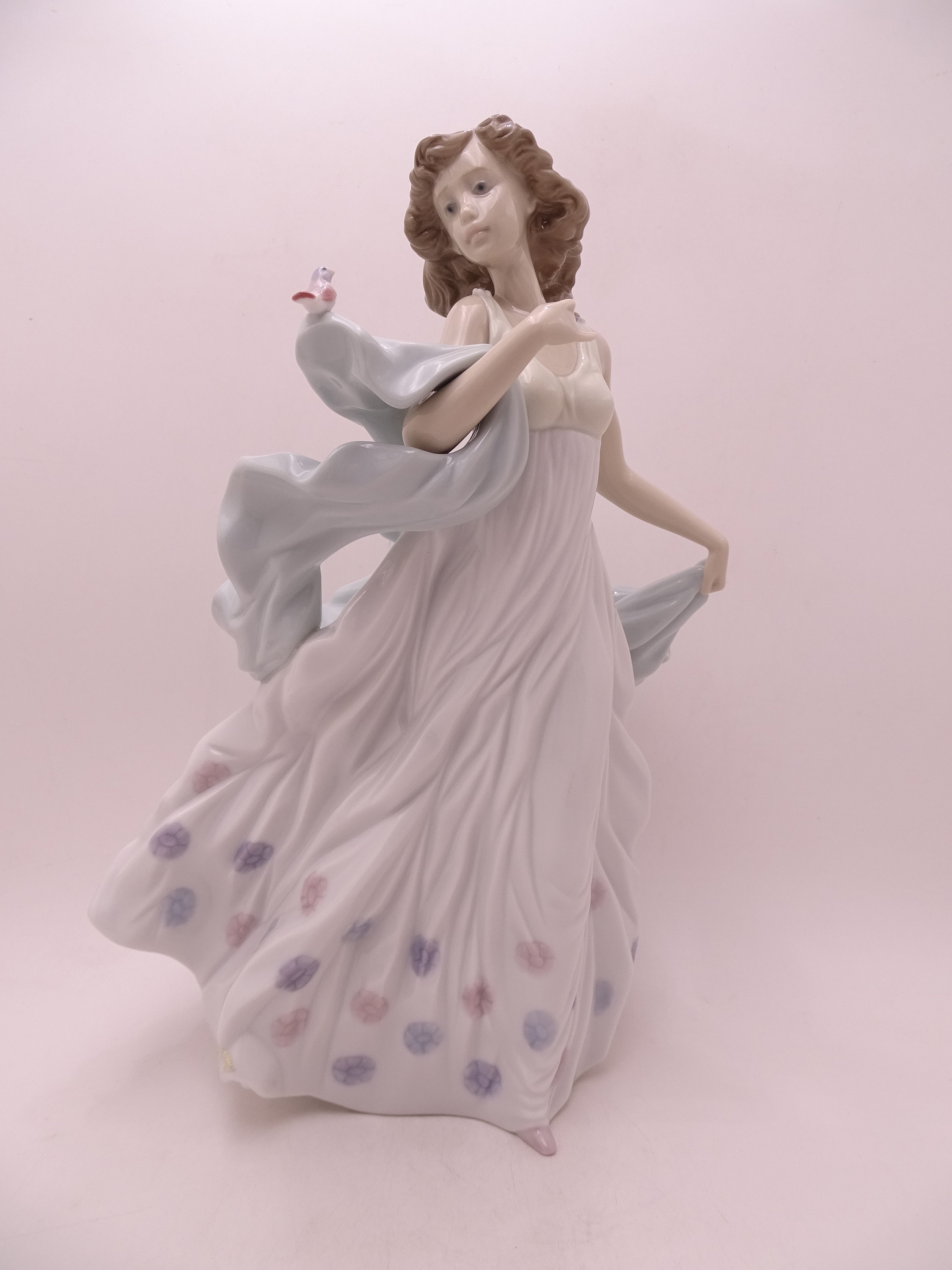 【美品】LLADRO 5857 紫のドレスを着た淑女 美品】LLADRO 5857 紫のドレスを着た淑女 - メルカリ