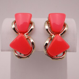 Vintage Mid Century Orange Bead and Gold Clip on Earrings on Gold Tone Setting - Stylish and Unique Mid Century Earrings